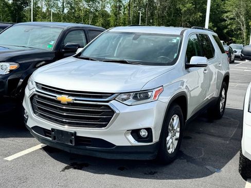 Used 2020 Chevrolet Traverse LT FWD image 3
