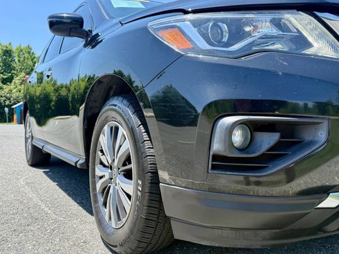 Used 2019 Nissan Pathfinder SV AWD/4WD image 15
