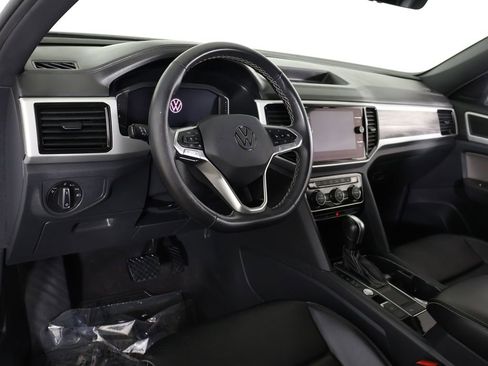 Used 2022 Volkswagen Atlas Cross Sport SE FWD image 27