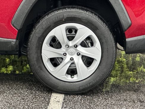 Used 2025 Toyota RAV4 LE image 28