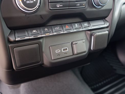 Used 2022 Chevrolet Silverado 1500 Custom image 15