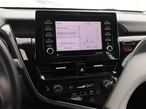 Used 2022 Toyota Camry SE image 16