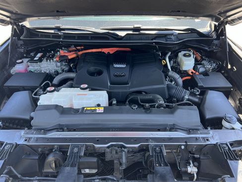 Used 2023 Toyota Sequoia Platinum AWD/4WD image 28
