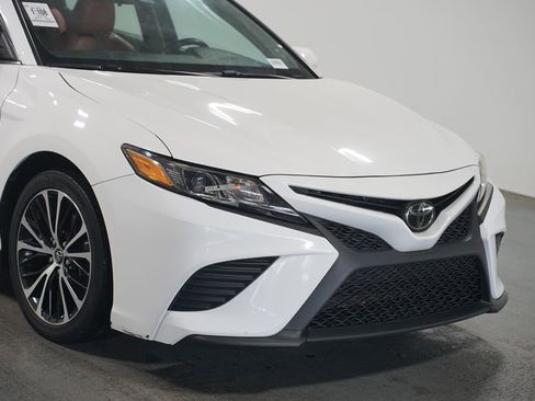 Used 2018 Toyota Camry SE FWD image 4