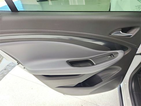 Used 2020 Buick Envision Essence image 38