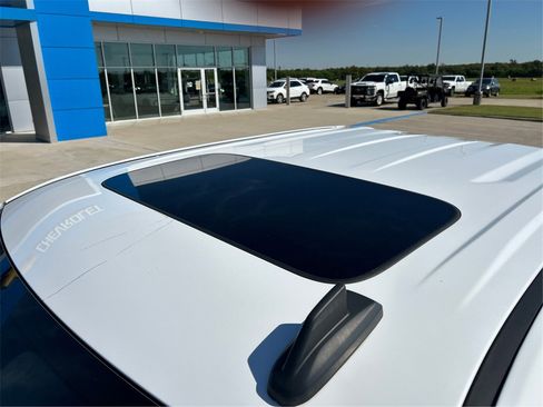 Used 2022 Chevrolet Silverado 1500 ZR2 w/ Technology Package image 12