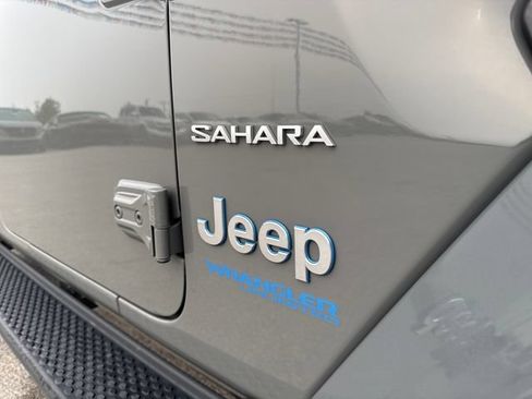 Used 2021 Jeep Wrangler Unlimited Sahara w/ Cold Weather Group AWD/4WD image 4