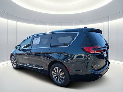 Used 2023 Chrysler Pacifica Limited image 6