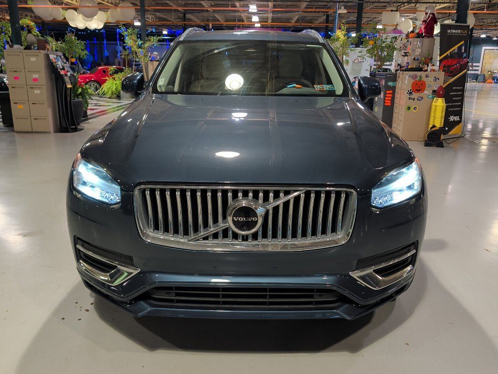 Used 2023 Volvo XC90 B6 Plus AWD/4WD image 11