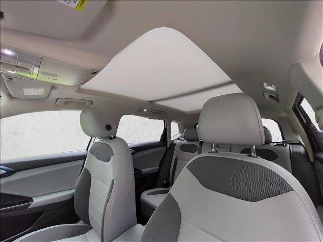 Used 2022 Volkswagen Taos SE FWD image 15