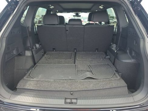 Used 2023 Volkswagen Tiguan SE R-Line FWD image 17