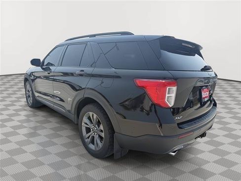 Certified 2021 Ford Explorer XLT w/ Equipment Group 202A AWD/4WD image 3