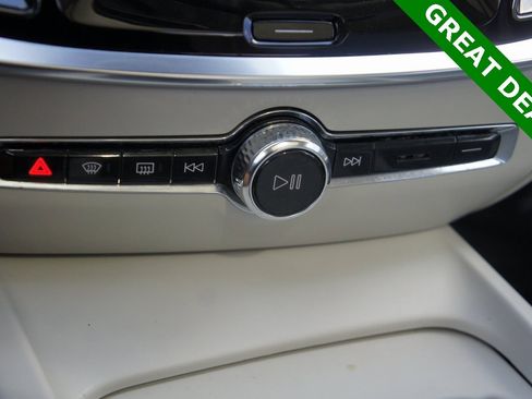 Used 2020 Volvo S60 T6 Momentum image 28