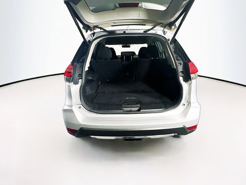 Used 2018 Nissan Rogue SV w/ Premium Package image 30