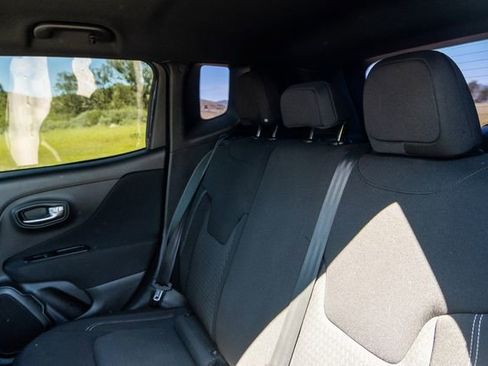 Used 2021 Jeep Renegade Latitude image 22