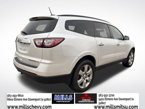 Used 2016 Chevrolet Traverse LT w/ Style and Technology Package image 3