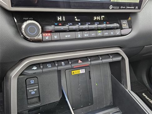 Used 2024 Toyota Tundra Limited image 22