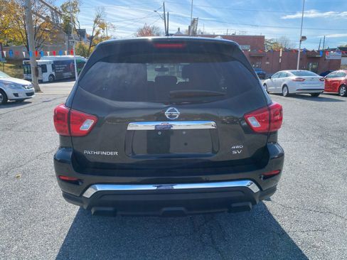 Used 2017 Nissan Pathfinder SV image 4