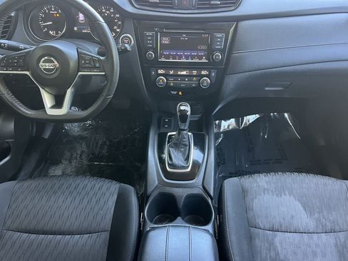 Used 2020 Nissan Rogue SV w/ Premium Package FWD image 4