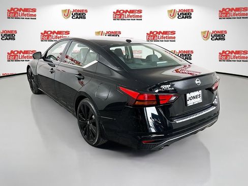 Used 2021 Nissan Altima 2.5 SR FWD image 2