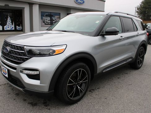 Certified 2021 Ford Explorer Limited w/ Equipment Group 301A image 2