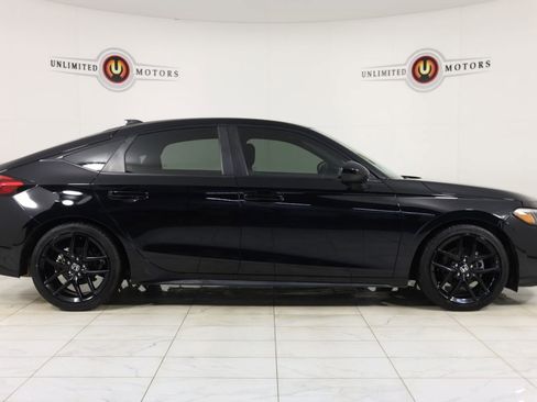 Used 2023 Honda Civic Sport image 2