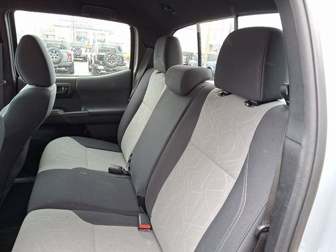 Used 2021 Toyota Tacoma TRD Sport image 11