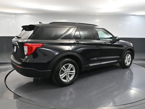 Used 2022 Ford Explorer XLT image 5