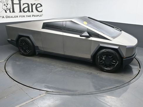 Used 2024 Tesla Cybertruck Cyberbeast AWD/4WD image 33