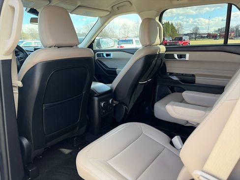 Used 2020 Ford Explorer XLT w/ Equipment Group 202A image 28