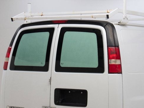 Used 2016 Chevrolet Express 2500 RWD image 13