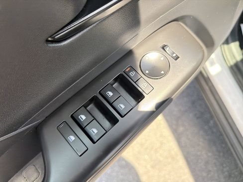 Used 2025 Hyundai Kona SEL AWD/4WD image 16