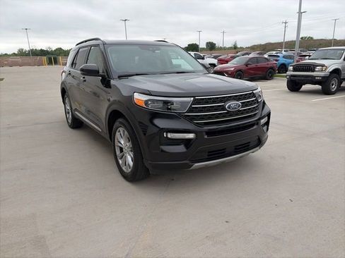 Used 2024 Ford Explorer XLT w/ Equipment Group 202A AWD/4WD image 1