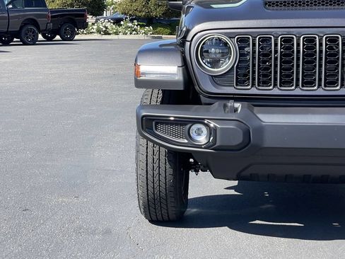 New 2026 Jeep Gladiator Sport AWD/4WD image 5