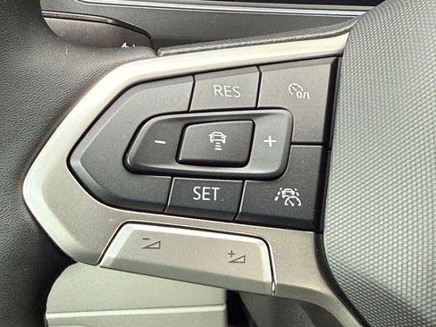 Used 2022 Volkswagen Tiguan SE image 17