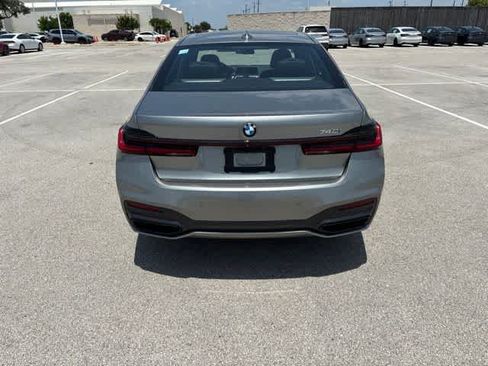 Used 2022 BMW 740i w/ M Sport Package RWD image 4