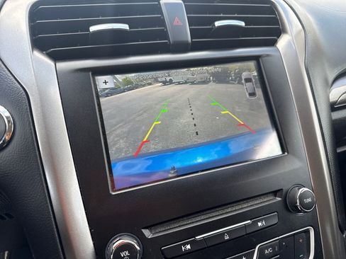 Used 2017 Ford Fusion SE w/ Fusion SE Technology Package FWD image 28