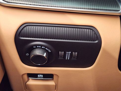 New 2026 Jeep Grand Wagoneer Summit AWD/4WD image 18