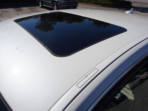 Used 2014 Mercedes-Benz E 550 4MATIC Sedan image 12