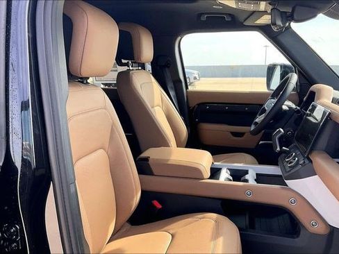 New 2026 Land Rover Defender 110 X-Dynamic SE image 12
