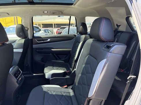 New 2026 Volkswagen Atlas Peak Edition AWD/4WD image 13