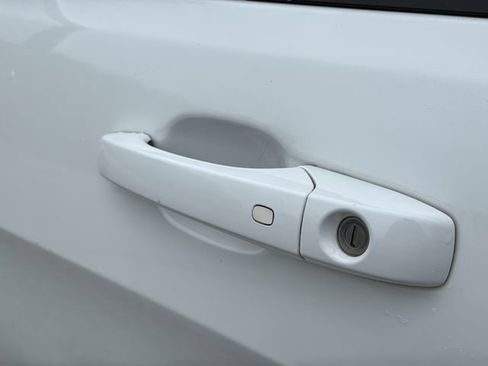 Used 2018 Jeep Grand Cherokee Altitude AWD/4WD image 10