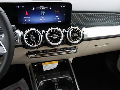 New 2025 Mercedes-Benz GLB 250 4MATIC image 25