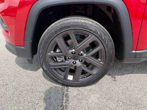 Used 2026 Jeep Compass Latitude AWD/4WD image 9