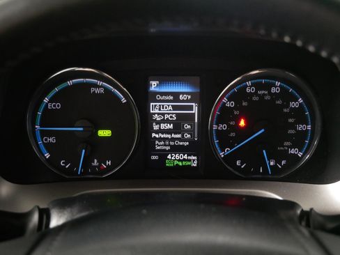 Used 2017 Toyota RAV4 Limited image 21