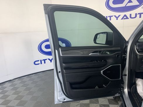 Used 2022 Jeep Wagoneer Series III w/ Flexible Seating Group image 14