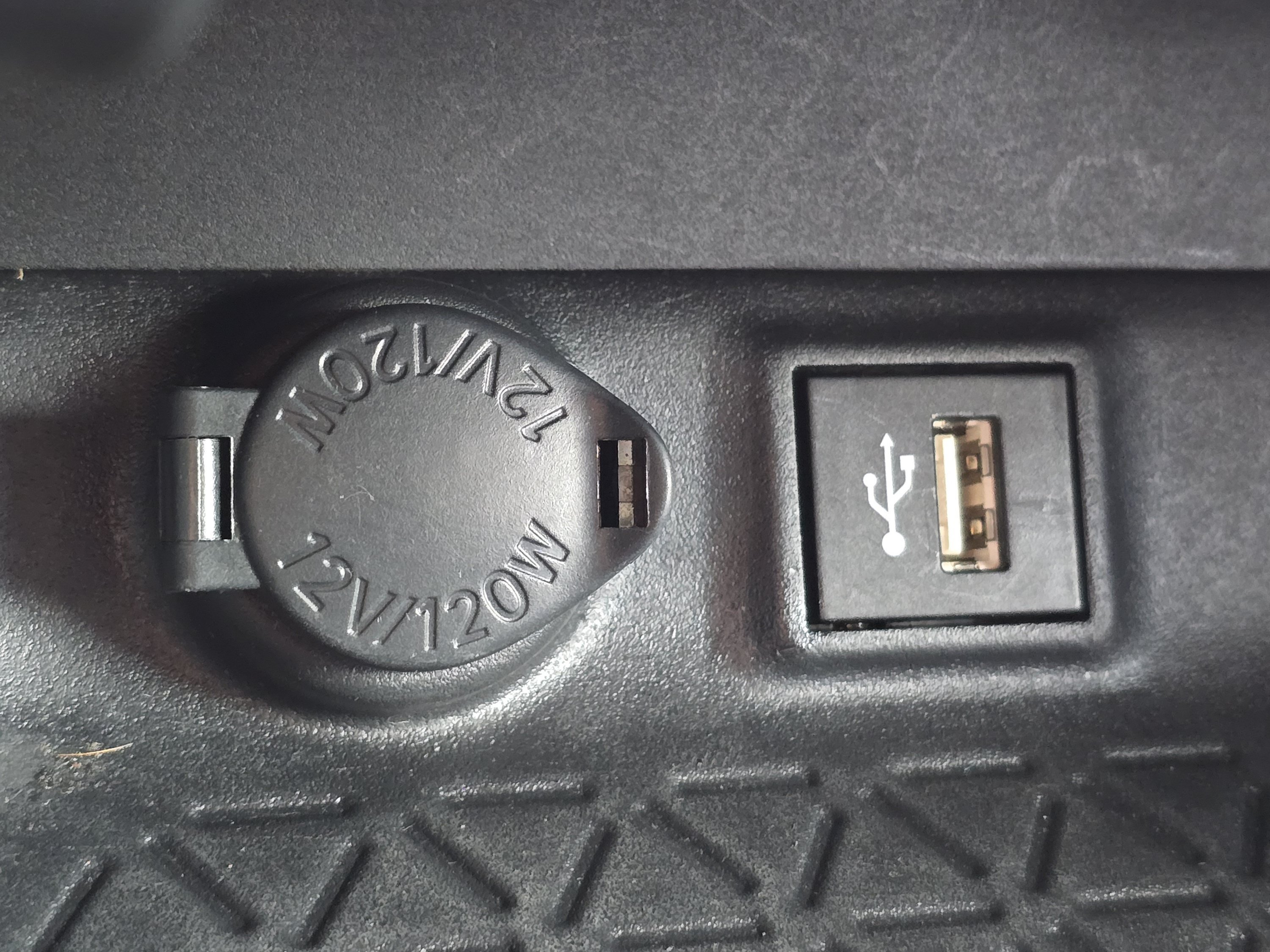 Used 2025 Toyota RAV4 XLE AWD/4WD image 9