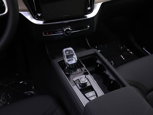 New 2026 Volvo XC90 T8 Plus w/ Protection Package Premier image 13