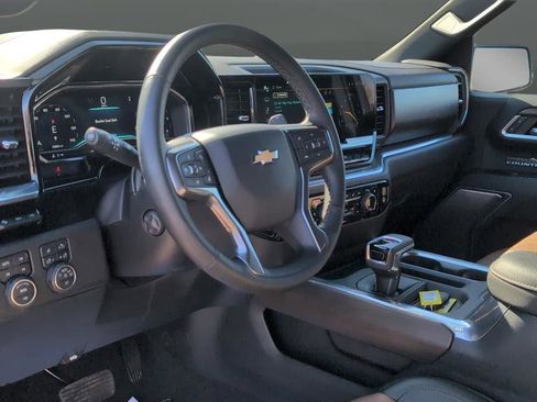 Used 2024 Chevrolet Silverado 1500 High Country w/ High Country Premium Package AWD/4WD image 9