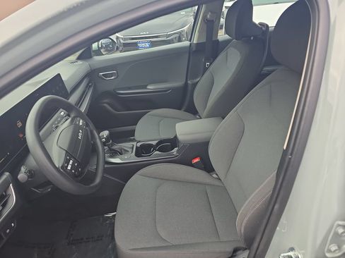 Used 2025 Kia K4 FWD image 9